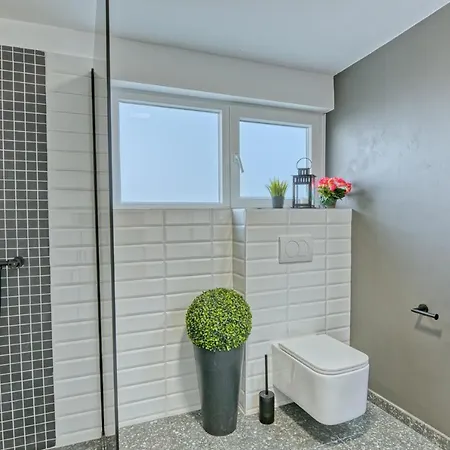 בית נופש House Dragan 1980