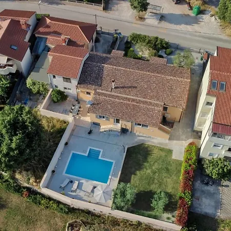House Dragan 1980 בית נופש *