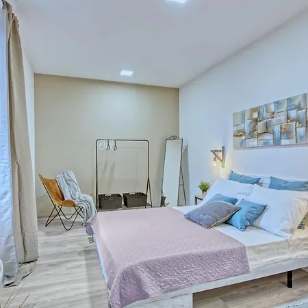 בית נופש House Dragan 1980 *