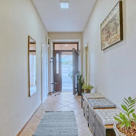 House Dragan 1980 בית נופש *