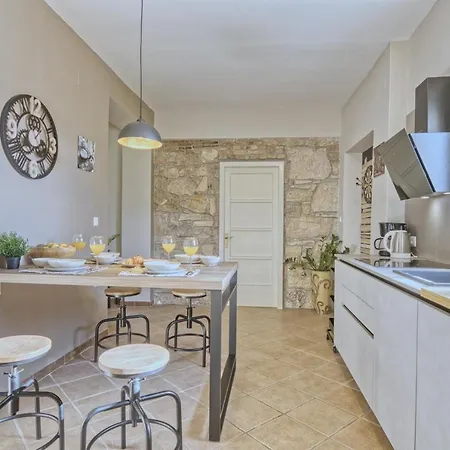 בית נופש House Dragan 1980 פולה