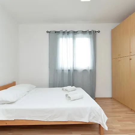 House Dragan 1980 בית נופש