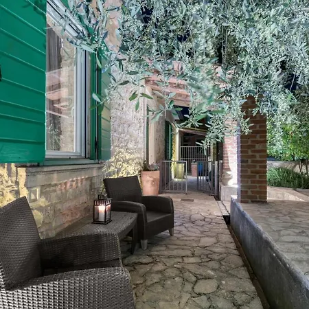 בית נופש House Dragan 1980 *